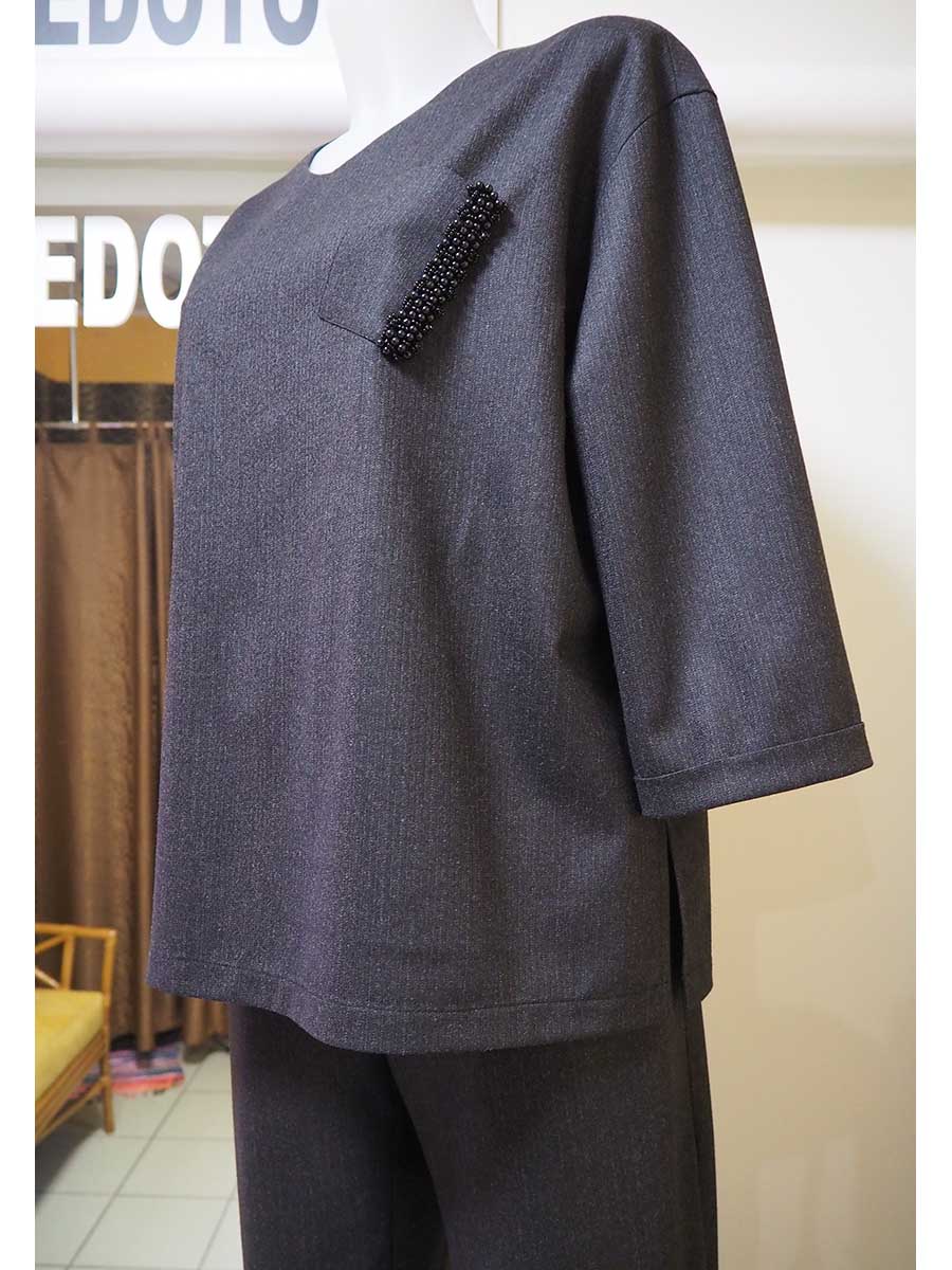 Брючный костюм спортивного стиля