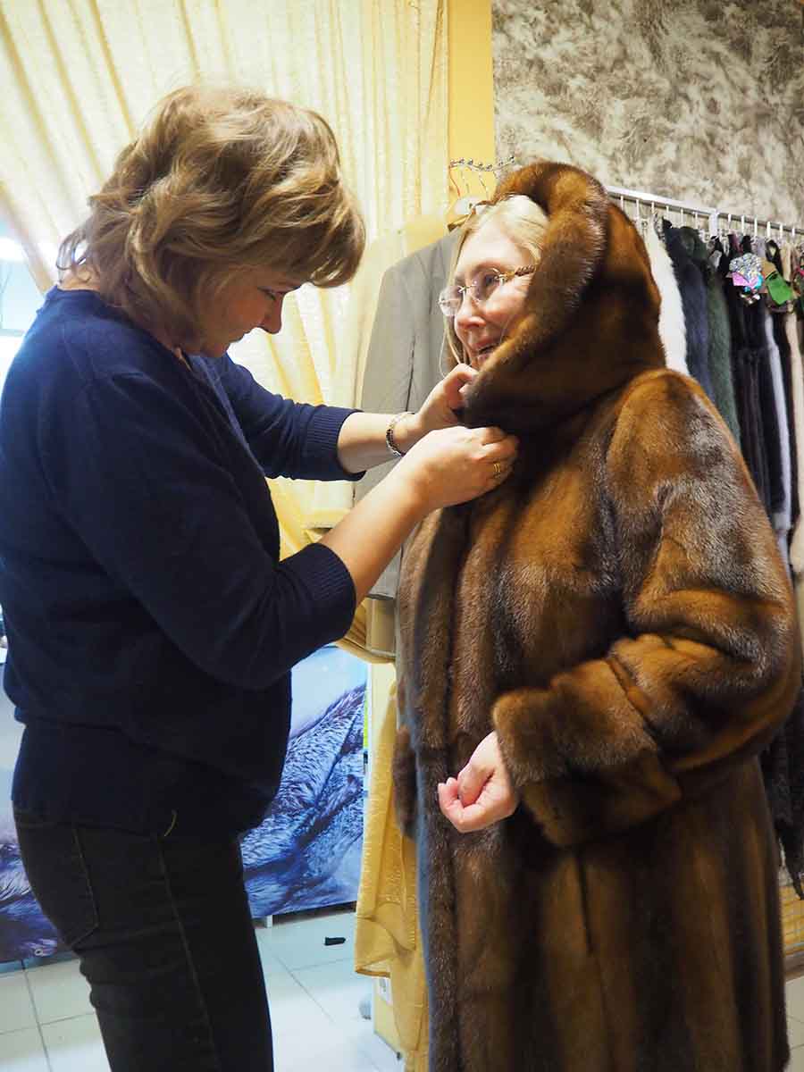 Длинное меховое пальто