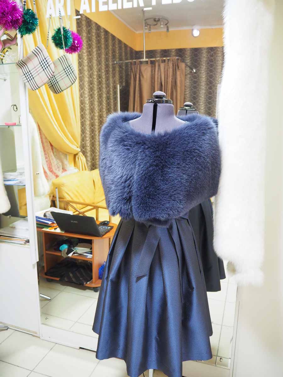 Коктейльное платье без рукавов