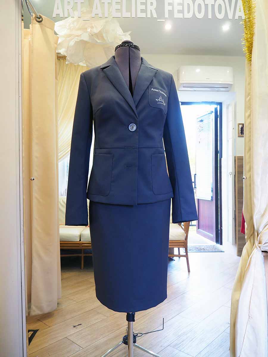 Костюм для офиса согласно дресс-коду