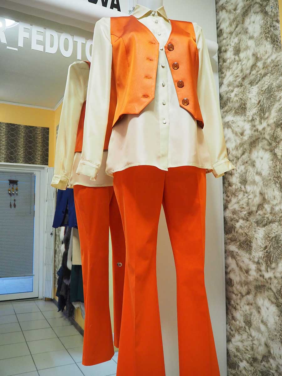 Костюм тройка для девушки в комплекте с блузой