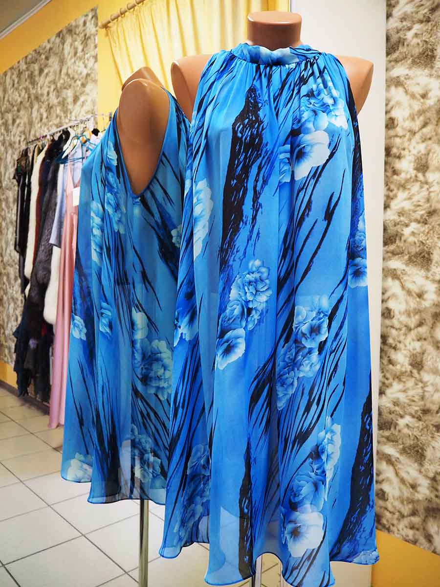 Легкие яркие шелковые платья без рукавов