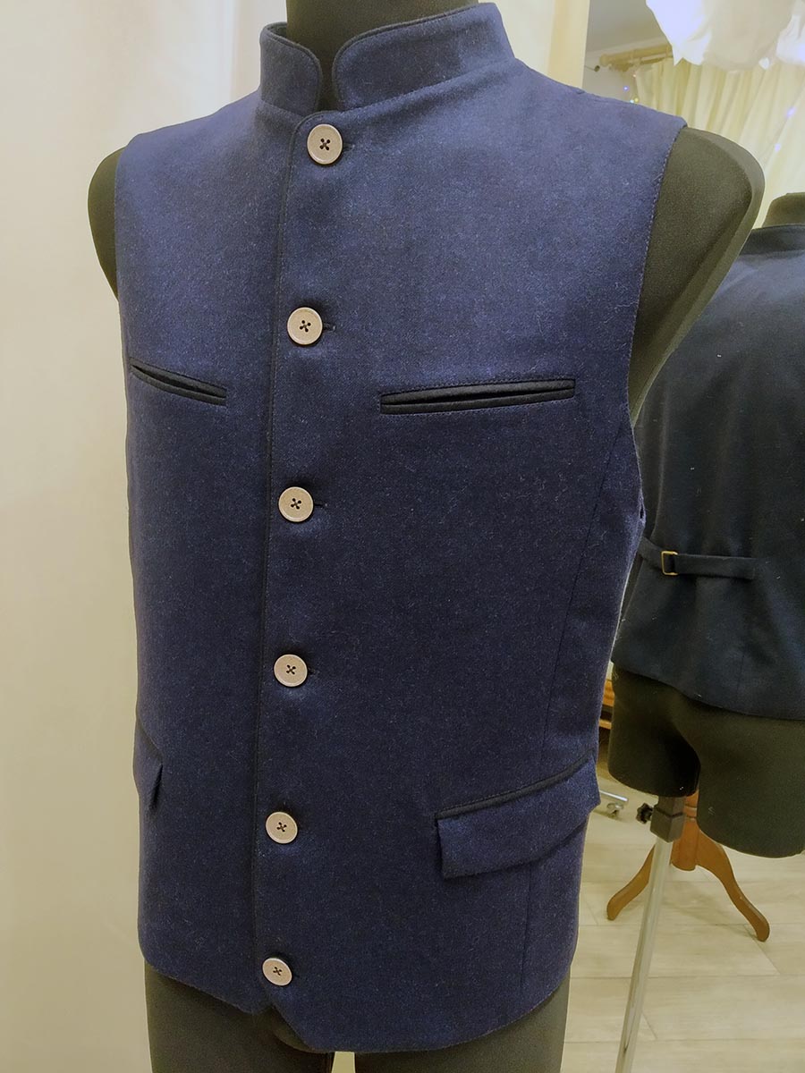 Мужской жилет из итальянской шерсти