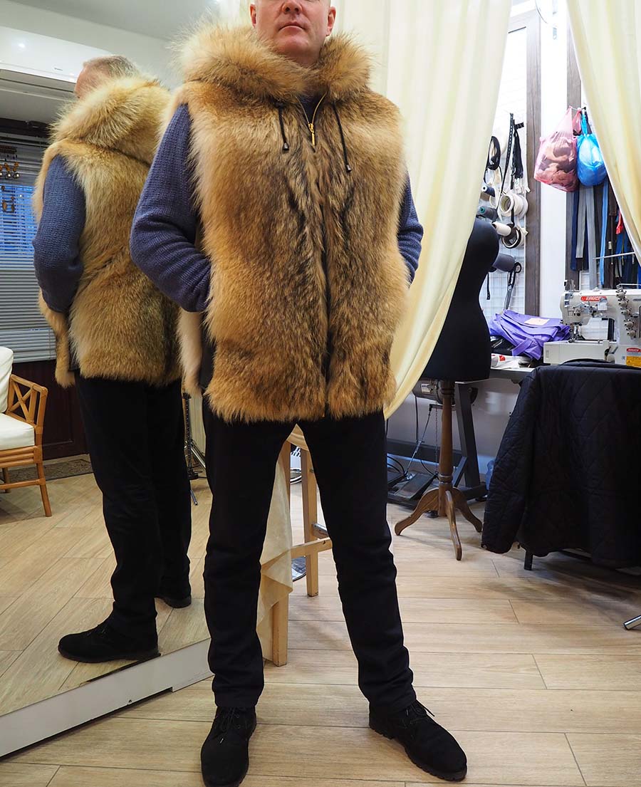 Мужской жилет из меха дикого волка