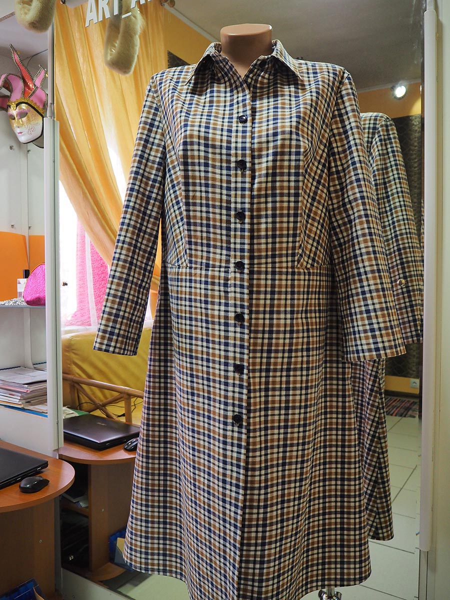 Платье–халат полуприлегающего силуэтаы