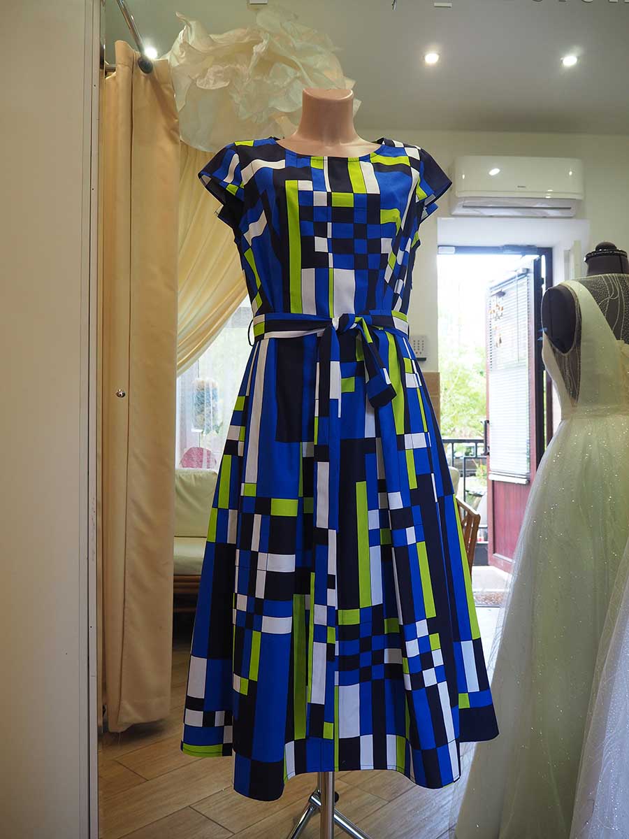 Платье с геометрическим рисунком