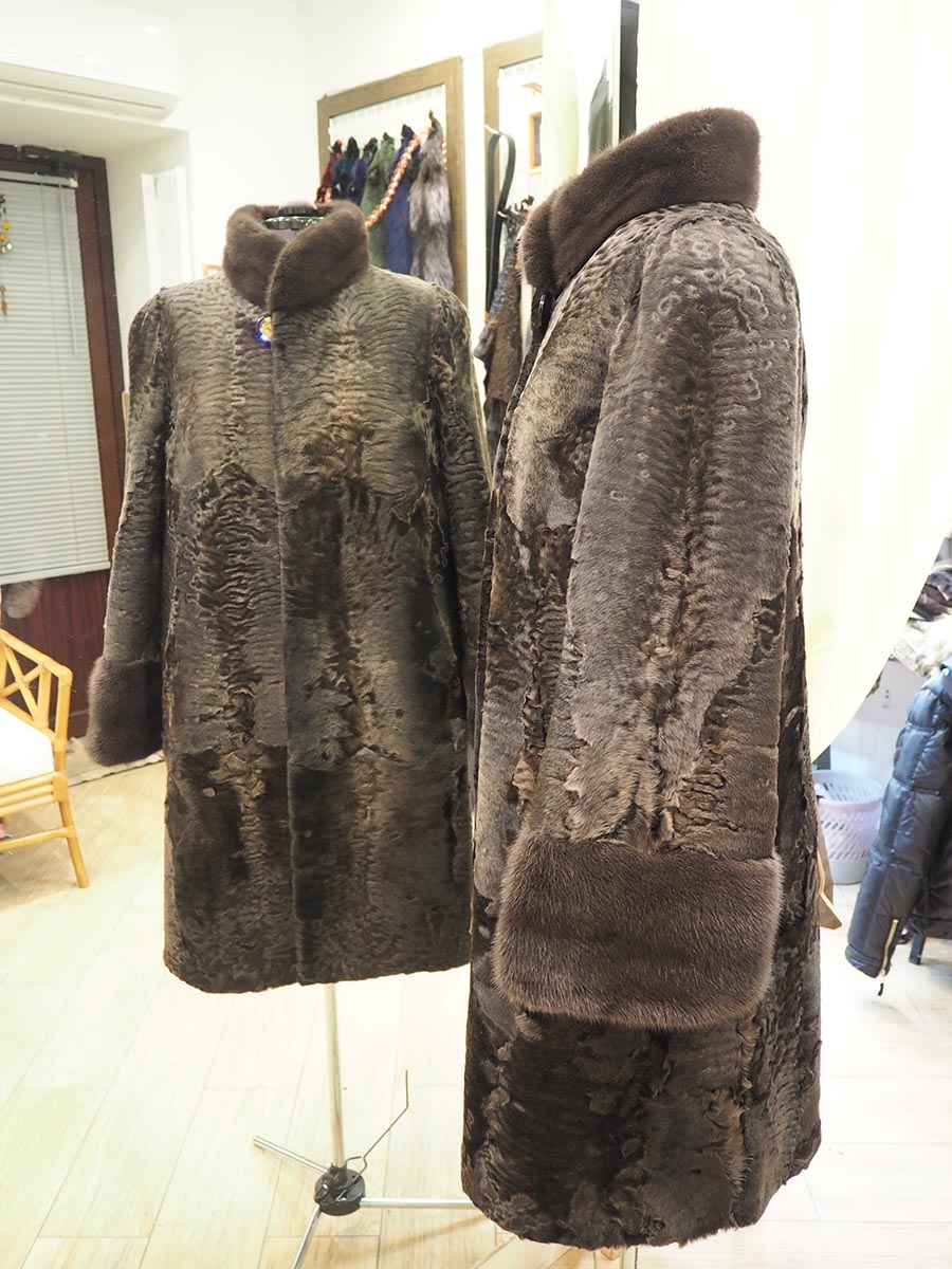 Подгонка пальто из меха каракульчи