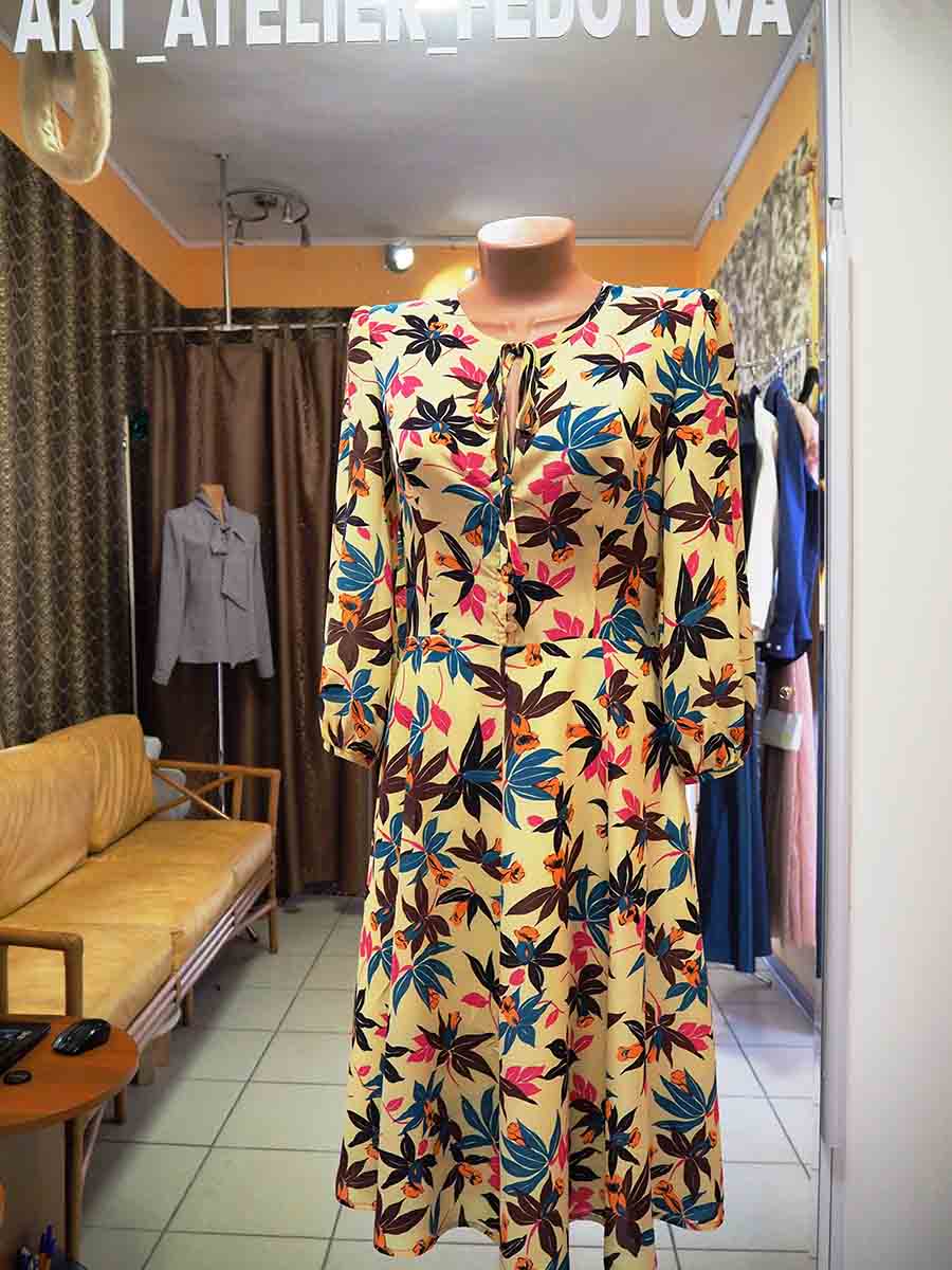 Шелковое платье в стиле ретро