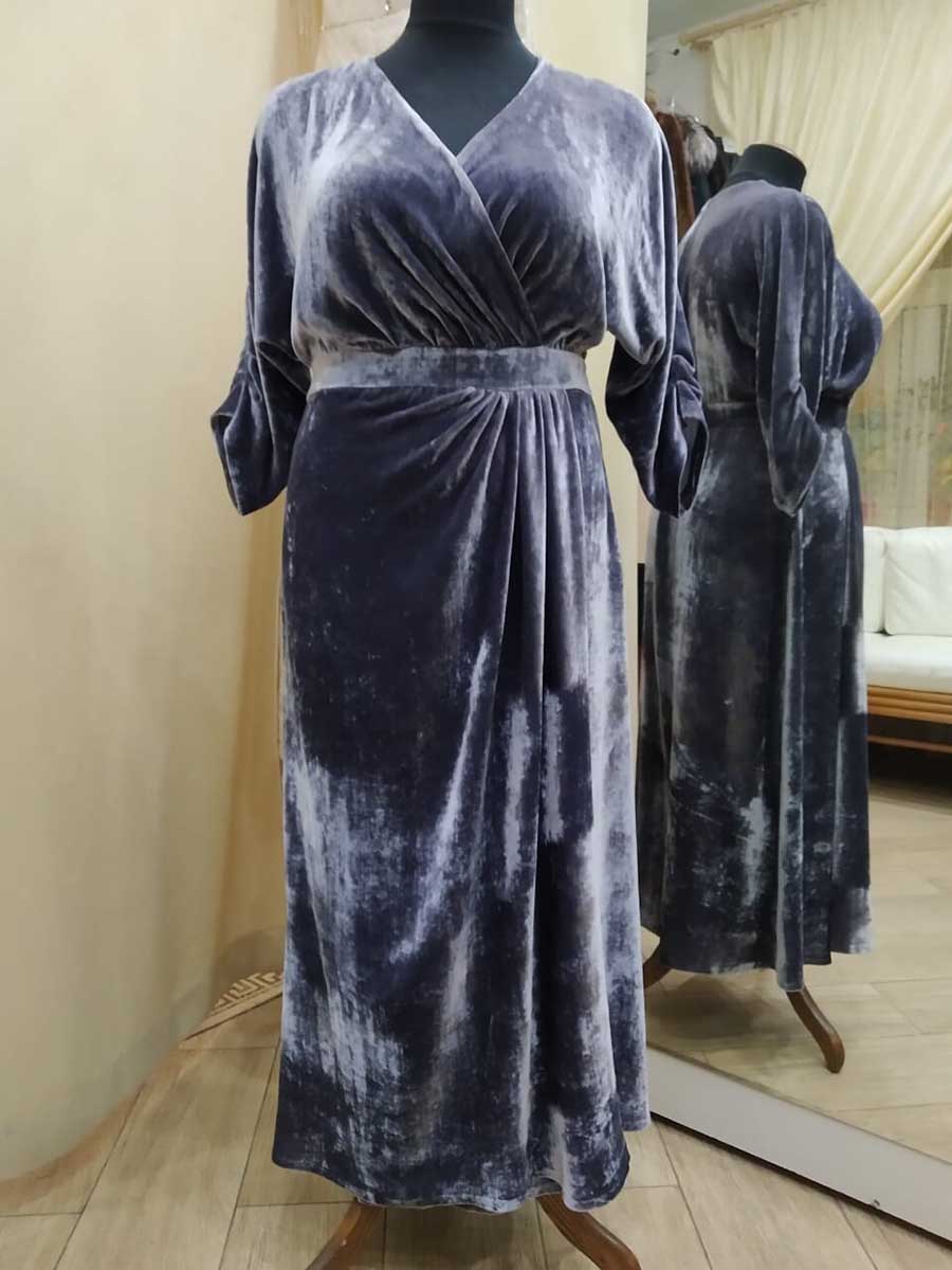 Струящееся бархатное платье