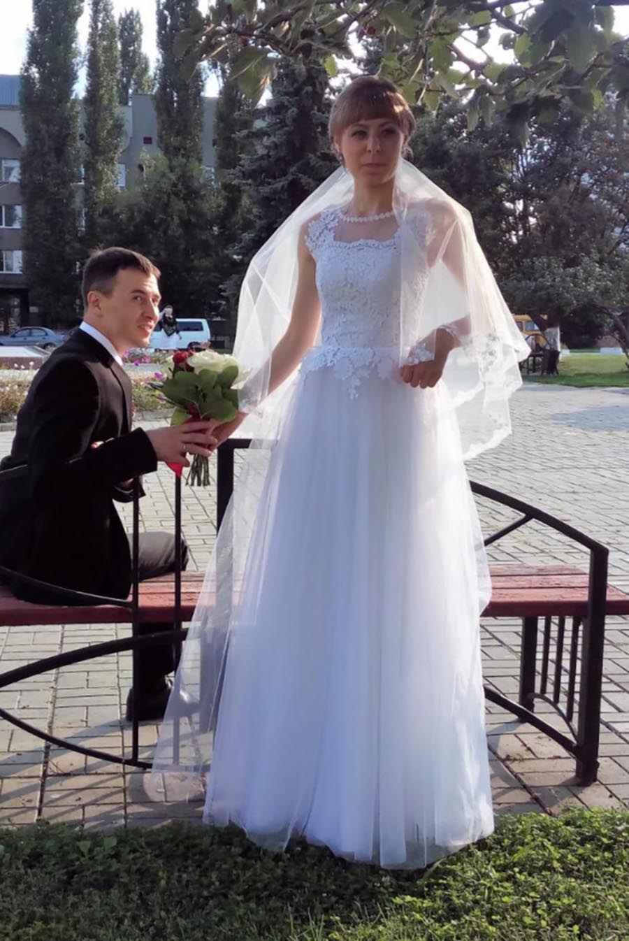 Свадебное платье полуприлегающего силуэта