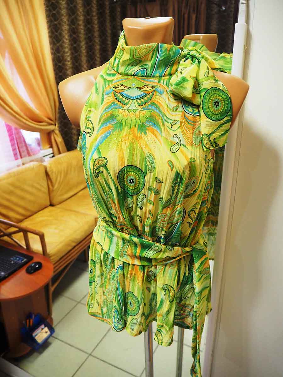 Топик из жатого шелка с поясом