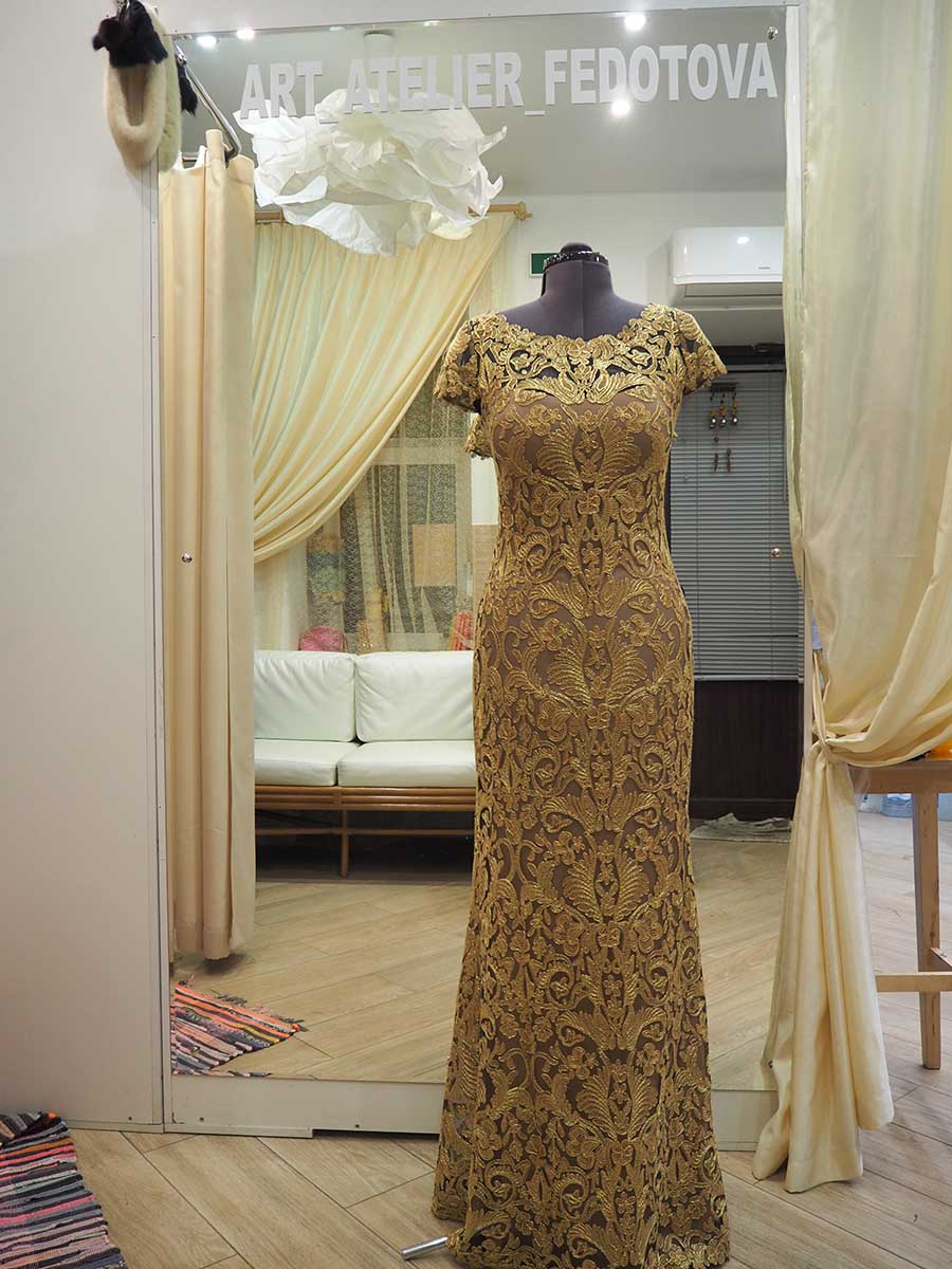 Вечернее кружевное платье