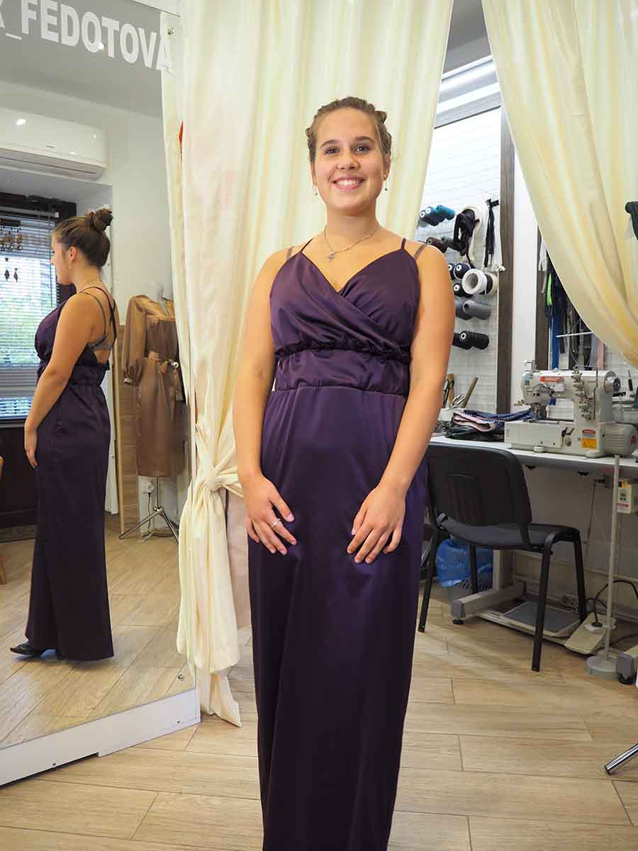 Вечернее платье из атласа