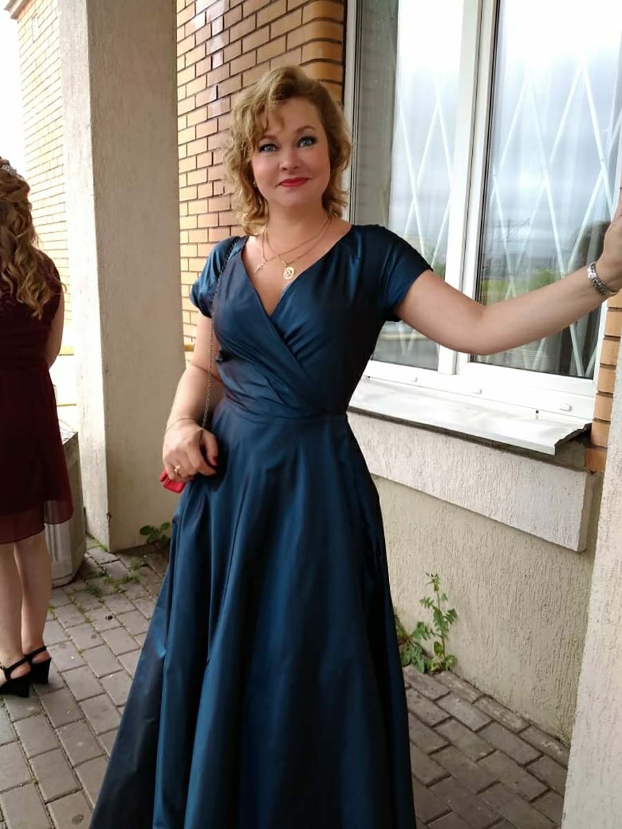 Вечернее платье из натуральной шелковой тафты