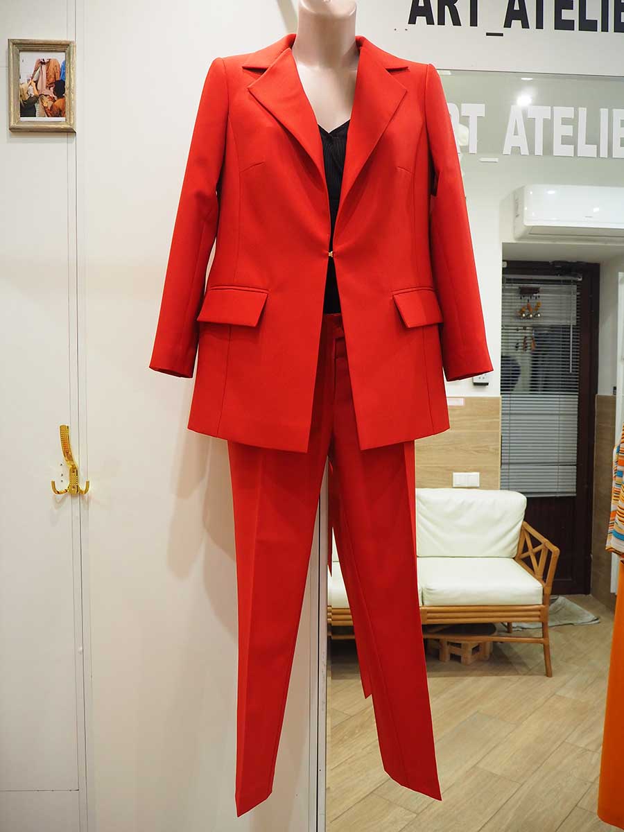 Женский брючный костюм