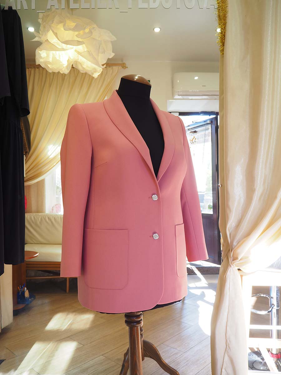 Женский костюм на торжество