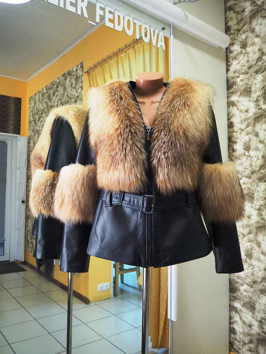 Женская кожаная куртка с мехом лисицы